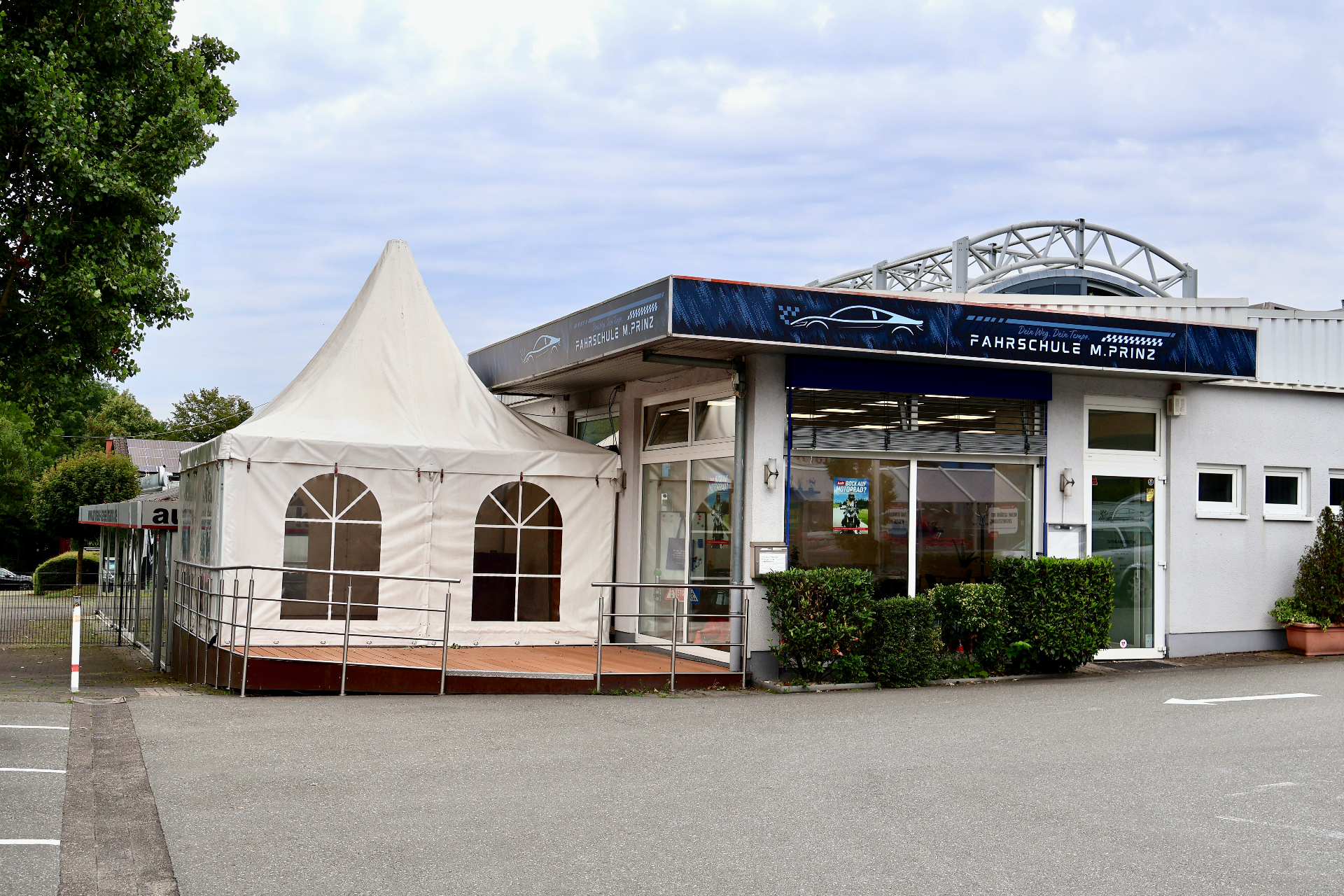 Außenansicht Hauptfiliale Paderborn